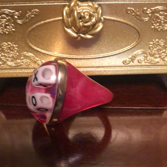 Betsey Johnson Heart ❤️ Shaped Ring with Lips 👄, Dice 🎲 and Rhinestones! - Picture 10 of 12
